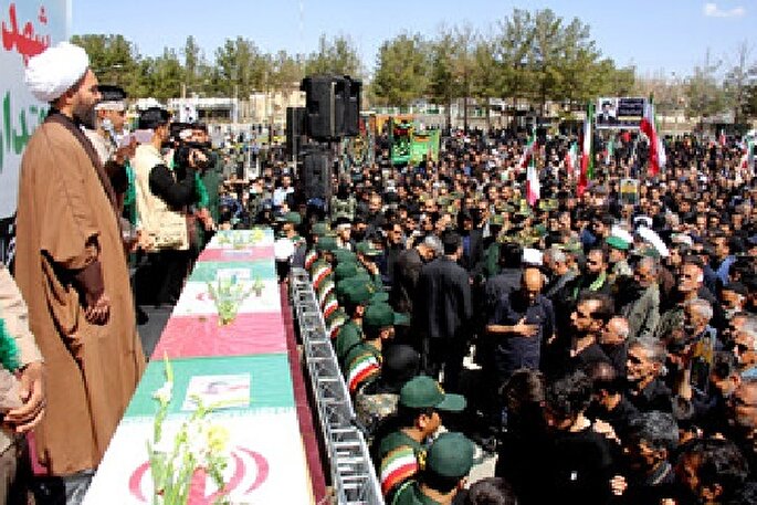 صبر زینبی و بصیرت مردمی ضامن تداوم راه شهداست