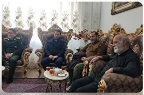 فرمانده سپاه پلدشت با خانواده شهید نیما رحیمی دیدار کرد