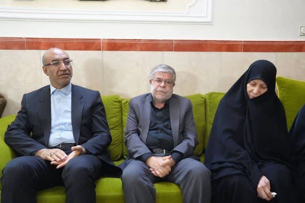 دیدار استاندار کرمانشاه با خانواده شهید دیدار استاندار کرمانشاه با خانواده شهید