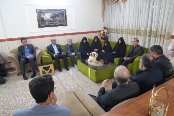 دیدار استاندار کرمانشاه با خانواده شهید دیدار استاندار کرمانشاه با خانواده شهید