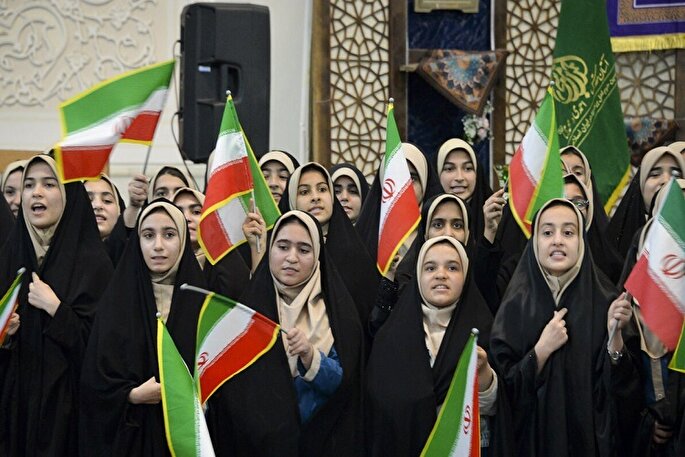 نجوای دخترانه در شبستان احمدی؛ بانوان جان‌فدای ایران از عشق به وطن گفتند