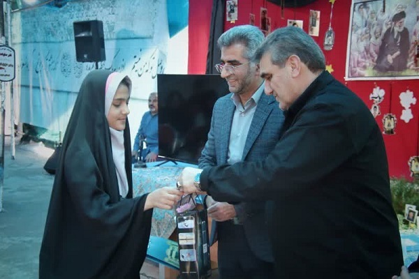 یین تقدیر از دانش آموزان برتر دختر استان به مناسبت ولادت حضرت حضرت فاطمه معصومه (س) و روز دختر با حضور محمد جواد کولیوند استاندار سمنان