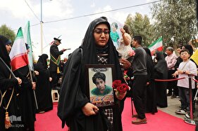 استقبال از خانواده شهدای دانش‌آموز میناب در قم
