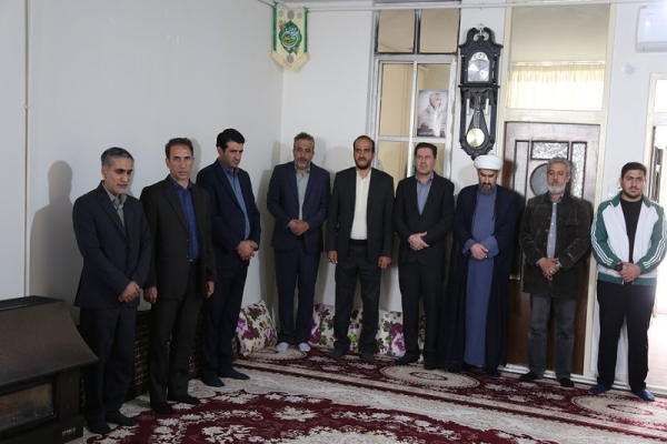 دیدار دانشگاهیان دانشگاه لرستان با خانواده‌های شهیدان فولادوند و حسنوند