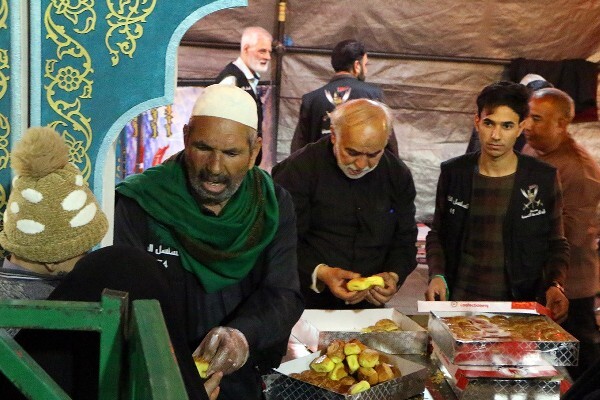 توزیع غذای نذری
