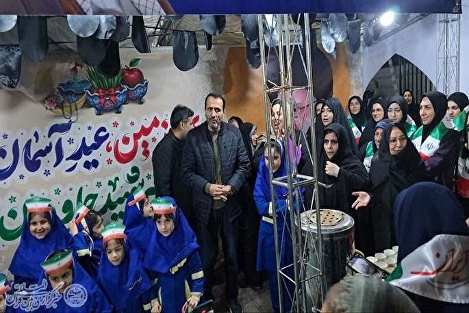 اجتماع شبانه دانش‌آموزان دختر بابلسر به یاد شهدای دانش‌آموز مینابی