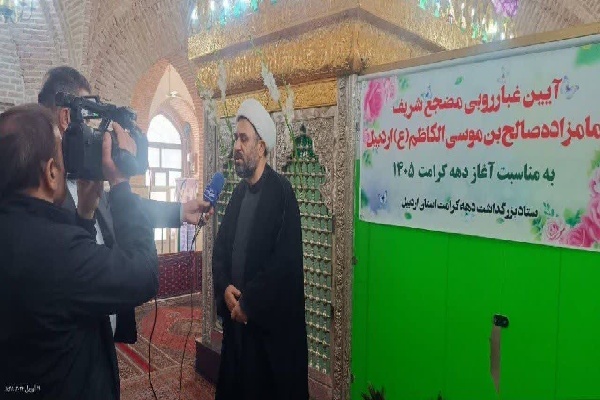 غبارروبی امامزاده‌های اردبیل همزمان با دهه کرامت