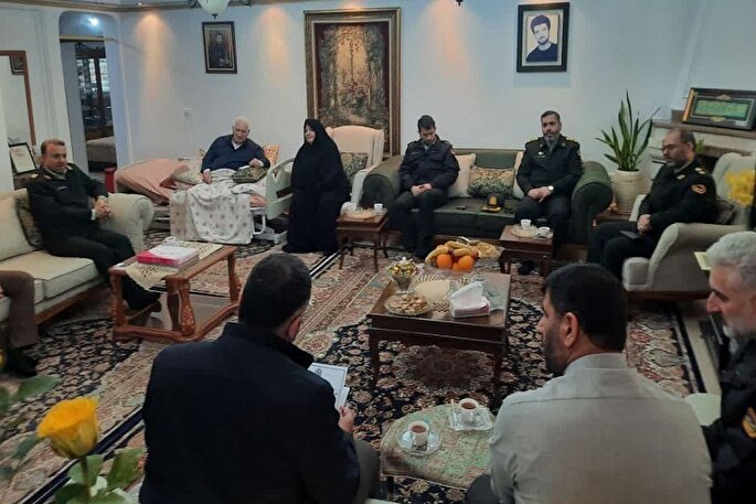 خانواده‌ شهدا اسوه‌های ایثار و مقاومت هستند