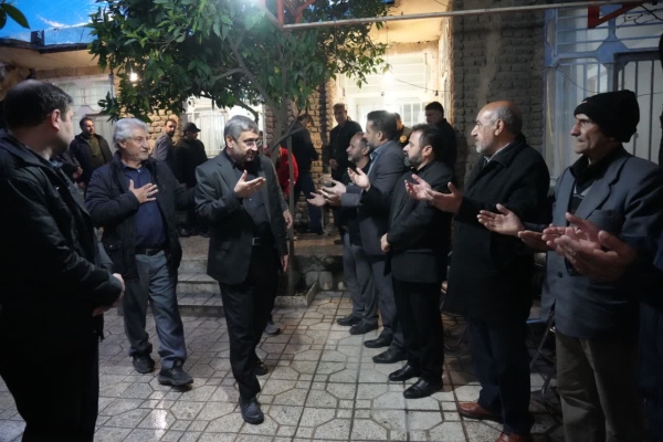 دیدار استاندار لرستان با خانواده شهیدان قلی‌پور از شهدای جنگ رمضان