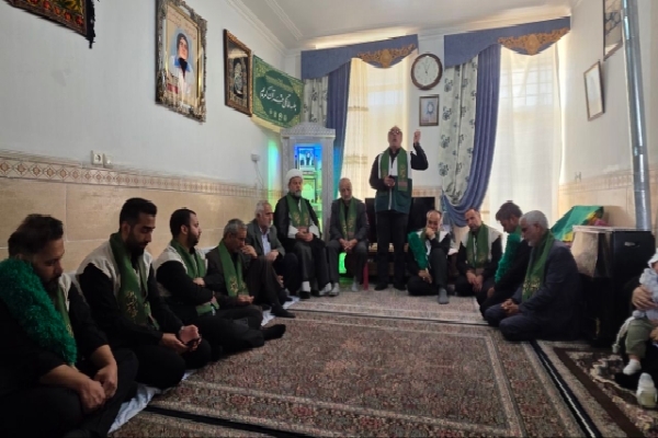 دیدار خادمیاران رضوی با خانواده شهیده مکرمه حسینی دیدار خادمیاران رضوی با خانواده شهیده مکرمه حسینی