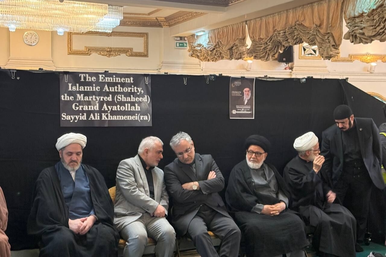 آئین بزرگداشت رهبر شهید انقلاب در مرکز اسلامی انگلیس برگزار شد