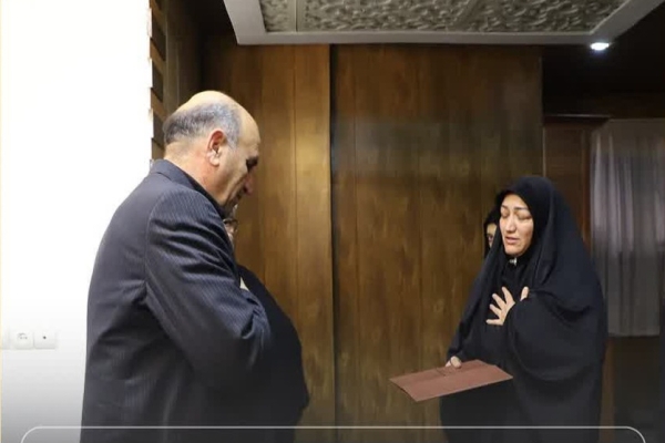 دیدار فرماندار خرم‌آباد یا خانواده شهید جنگ رمضان