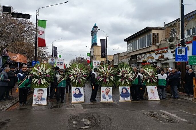 تشییع پیکر پنج شهید حمله آمریکایی ـ صهیونیستی در زنجان