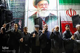 تجمع شبانه مردم مشهد در حمایت از مدافعان وطن