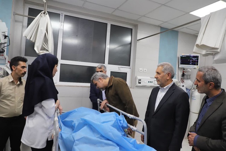 عیادت رئیس مرکز روابط عمومی وزارت بهداشت از مجروحان جنگ، شیراز