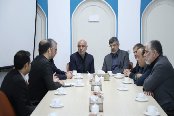 تمامی ارکان دولت پشت سر رهبر معظم انقلاب ایستاده‌اند