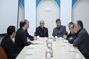 تمامی ارکان دولت پشت سر رهبر معظم انقلاب ایستاده‌اند