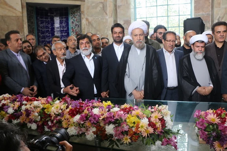 گلباران آرامگاه سعدی، شیراز
