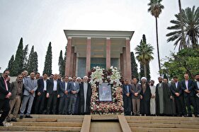 گلباران مقبره شیخ اجل سعدی شیرازی