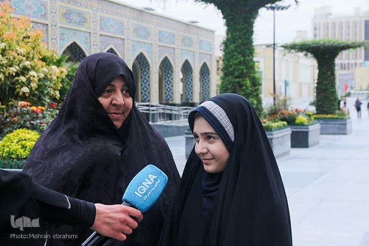 دخترکی با سن حدود ۱۰ سال