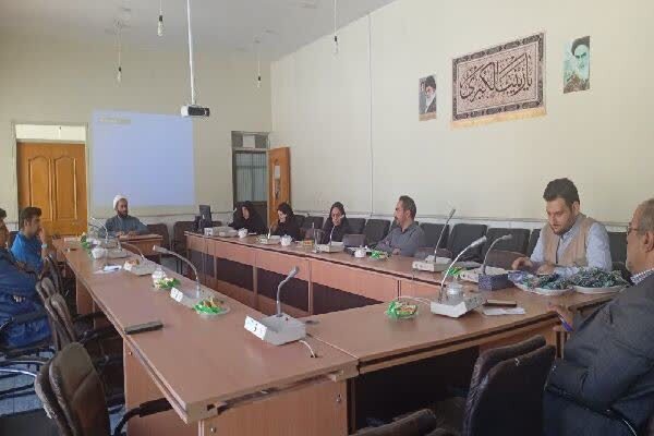 حجت الاسلام حجت پناه، مدیر کانون مساجد چهارمحال و بختیاری در قرارگاه مساجد استان حجت الاسلام حجت پناه، مدیر کانون مساجد چهارمحال و بختیاری در قرارگاه مساجد استان