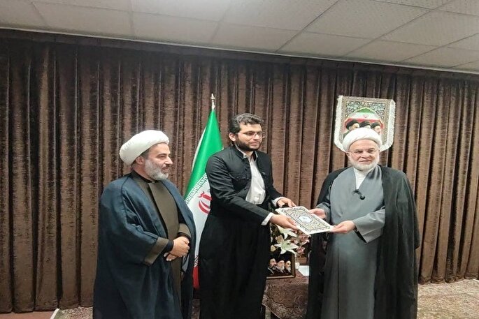 تجلیل از برگزیده رشته ترتیل چهل و هشتمین مسابقات قرآن در کردستان