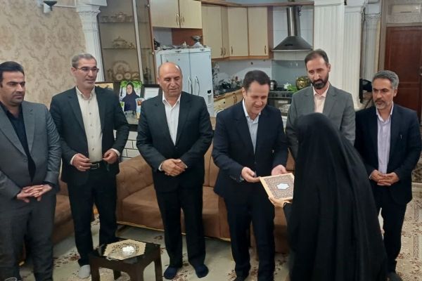 دیدار جهادگران جهاددانشگاهی لرستان با خانواده‌ ۳ شهید جنگ رمضان
