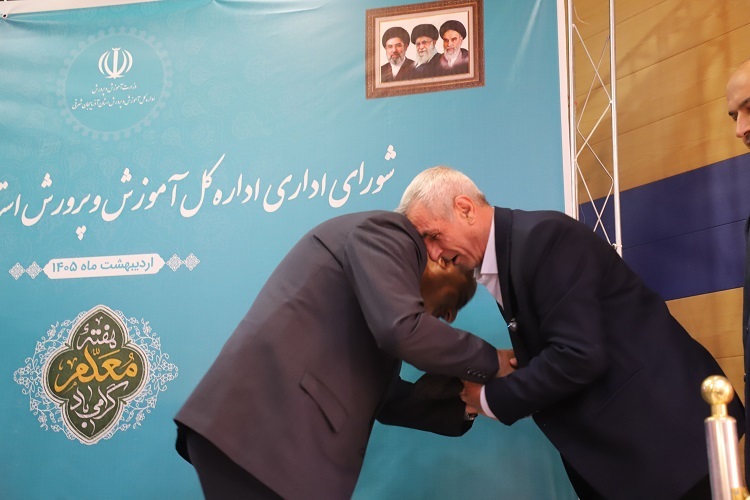 دیدار با معلم کلاس اول بعد از ۵۰ سال