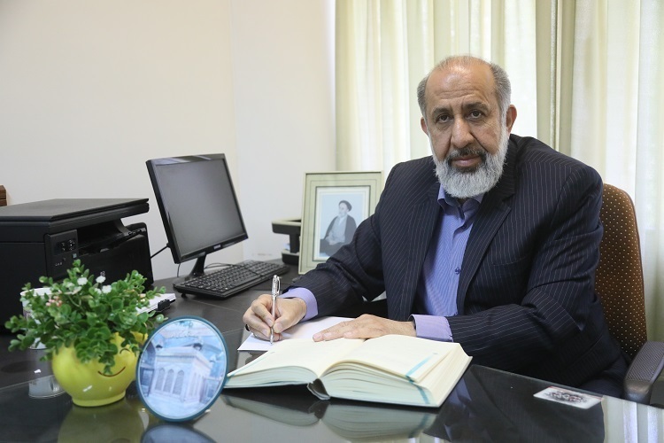 محمدرضا فریدونی، مدیر کانون دعاپژوهی صادقین و عضو هيئت علمی گروه الهیات دانشگاه بوعلی سینا همدان