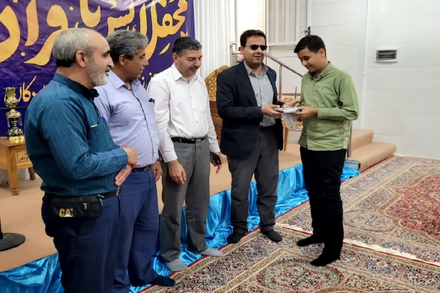 محفل انس با قرآن در مؤسسه نورالزهرا(س) اردکان برگزار شد
