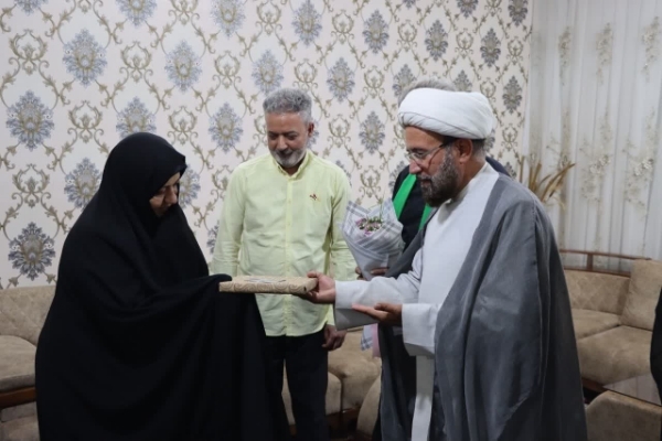 امام جمعه اشکذر از 2 معلم قرآنی مجومرد تجلیل کرد امام جمعه اشکذر از 2 معلم قرآنی مجومرد تجلیل کرد