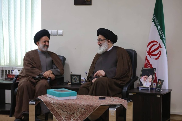 دیدار حجت‌الاسلام سیدرمضان موسوی‌مقدم، نماینده ولی‌ فقیه در بنیاد شهید با آیت‌الله سیدمحمدمهدی حسینی همدانی، امام جمعه کرج