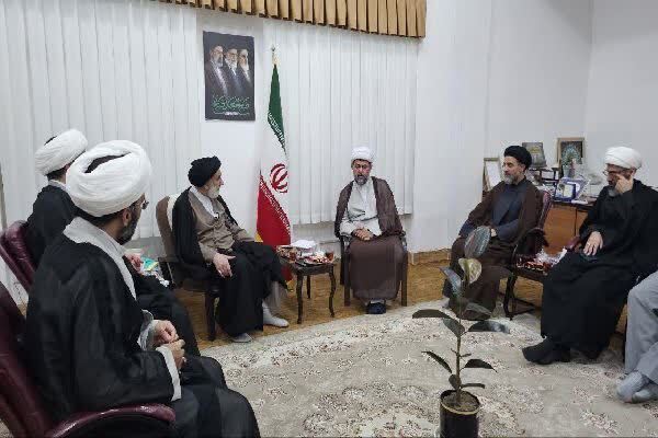 حجتالاسلام والمسلمین روحالله حریزاوی، قائممقام سازمان تبلیغات اسلامی، در دیدار با نماینده ولی فقیه در چهارمحالوبختیاری حجتالاسلام والمسلمین روحالله حریزاوی، قائممقام سازمان تبلیغات اسلامی، در دیدار با نماینده ولی فقیه در چهارمحالوبختیاری