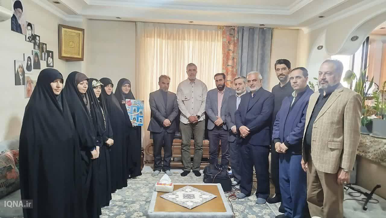 دیدار جامعه قرآنی با هفت ستاره‌ای که یکجا پر کشیدند/ شهدایی که قرآن سبک زندگی‌شان بود