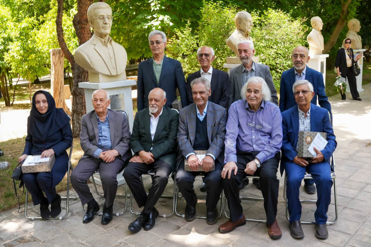 رونمایی از سردیس ۱۸ مفاخر علمی در شیراز