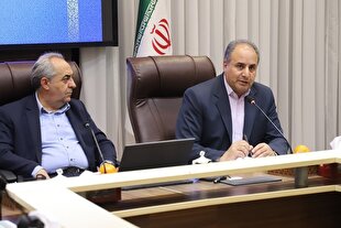 معلمان در خط مقدم تربیت نسل وفادار به انقلاب قرار دارند