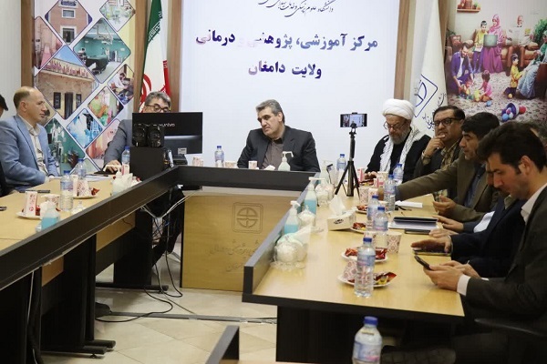 محمد جواد کولیوند استاندار سمنان  در در جلسه هم اندیشی فعالان حوزه سلامت شهرستان دامغان