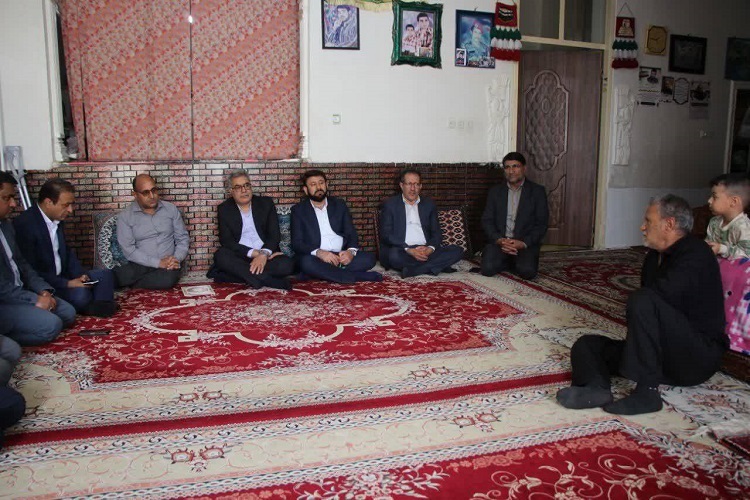دیدار سرپرست معاونت سیاسی استانداری فارس با خانواده شهدا، شیراز
