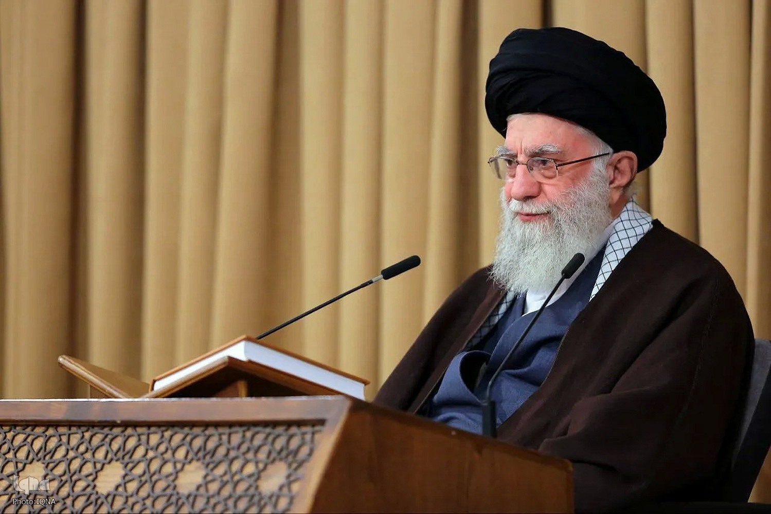تأسف عمیق رهبر شهید از بازارگردی حجاج