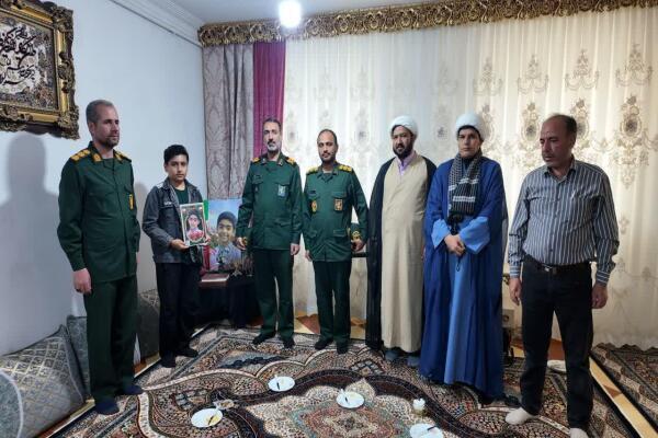 دیدار فرمانده سپاه روح‌الله استان مرکزی با خانواده‌های شهدای جنگ رمضان