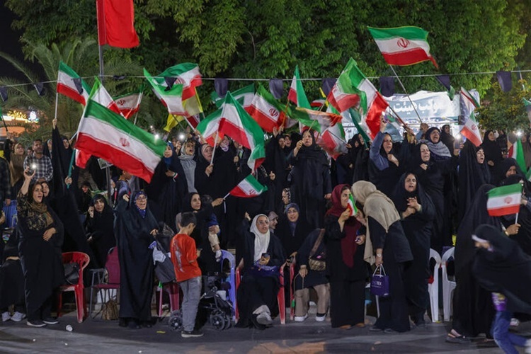 تعلیق «من» و زایش «ما» در خیابان