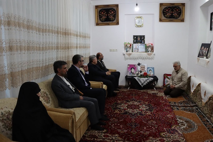 دیدار مدیرکل ارشاد اسلامی آذربایجان شرقی با خانواده شهید «ملکی» در مرند دیدار مدیرکل ارشاد اسلامی آذربایجان شرقی با خانواده شهید «ملکی» در مرند