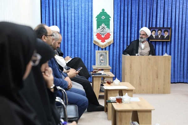 جلسه پویش «ایران همدل» در سمنان جلسه پویش «ایران همدل» در سمنان