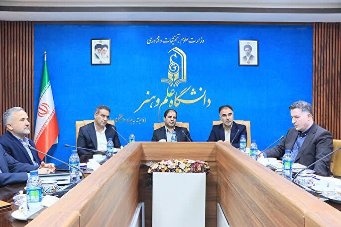 دانشگاه پرچم‌دار حل معضلات جامعه است