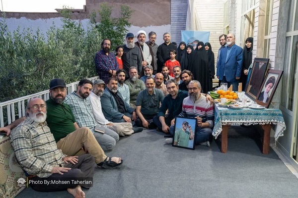 دیدار هنرمندان هیئت هنر و رسانه با خانواده شهید سیدمجید موحدابطحی