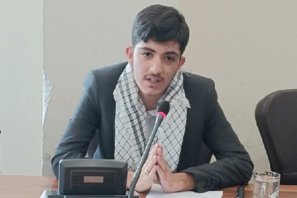 شایان خضرلو، دانش آموز پایه یازدهم دبیرستان شهید بهشتی(تیز هوشان) نماینده دانش آموزان سمپاد لرستان