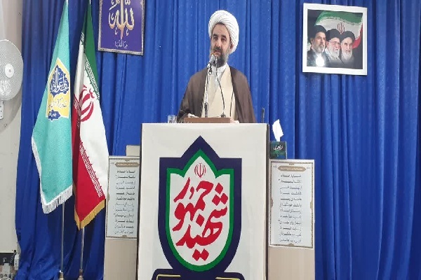 رمز عبور از ظلم، در پیروی از ولایت فقیه نهفته است