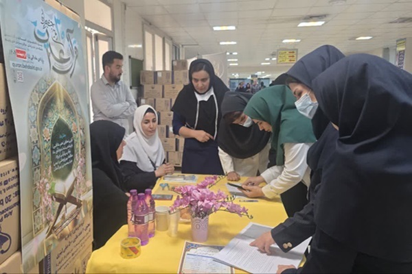 میز ثبت نام جشنواره قرآن در بیمارستان امام خمینی(ره) اهواز