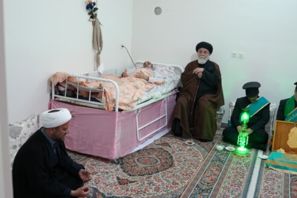 عیادت تولیت مسجد مقدس جمکران از جانباز حمله آمریکایی صهیونی به قم