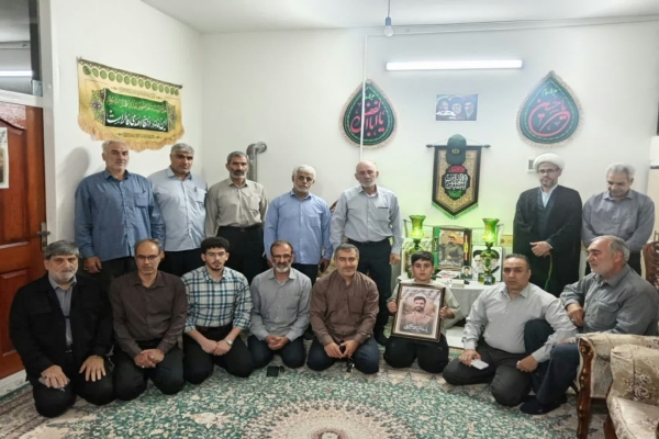 دیدار جمعی از ورزشکاران هیئت پهلوانی و زورخانه‌ای لرستان با خانواده پاسدار شهید مهدی چنگایی
